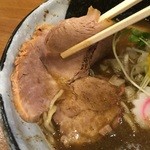 てのごい屋 - チャーシュー。大判な肩ロース肉。柔く美味い♡