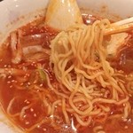 さんじ - 「冷やしラーメン」の冷たいスープのピリ辛醤油スープ！