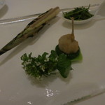 プレヴナンス - 27年6月　ネマガリダケの直火焼き　グルヌイユ・フリット、クレソン、クーリ、花