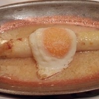 フィーコディンディア - フランス産ホワイトアスパラの目玉焼きのせ、白トリュフの香り！