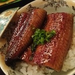 鶴に橘 - 自家製のタレで焼いた鰻ご飯