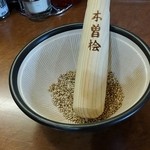 麺屋 よつ葉 - 味噌用の胡麻