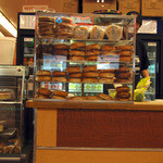 KATZ'S DELICATESSEN - ベーグルもある
