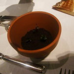 NARISAWA - 黒オリーブとホイップしたバター（下にバターがありますが見えませんね）