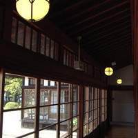 上杉伯爵邸 - 廊下から庭を望む