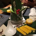 銀座 捨松 - 畑の香り　朝採れ　会津産極太生アスパラとモロコシの刺身　宮古島の雪塩で