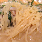 仙臺 自家製麺 こいけ屋 - 若干硬めの茹で加減ですが…ちょい後半は中太の美味しい麺に変貌してくれます。