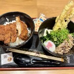 資さんうどん - 料理写真:資さん定番しあわせセット