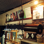 睦弥 - JAZZが流れる店内