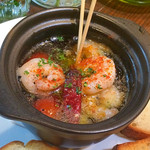 蝦子和小番茄的大蒜橄欖油風味鍋