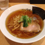 仙臺 自家製麺 こいけ屋 - 2015年6月9日ロックの日
      醤油ラーメンのスープは現在ドンピシャです。