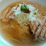 麺屋 ふぅふぅ亭 - 塩ラーメン
                                道を聞きたくて、何気なく入りました。
                                美味しい！
                                今度行ったら、ゆっくりといろいろ食べてみたいです。
                                道も親切に教えていただきました。ありがとうございます(^^)