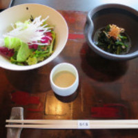 なだ万 シャングリ・ラ ホテル 東京店 - ほうれん草のおひたしとサラダ