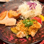 大戸屋 - 料理写真:もろみチキンの炭火焼きとほっけ竜田揚げ 〜もろみ醤油の香味ネギだれ〜(定食、ご飯少なめ)/1,260
