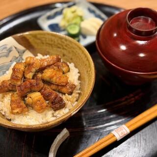 うなぎと季節料理とらや_0