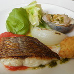 LYS - 真鯛のポアレ　トマトとバジルのソース