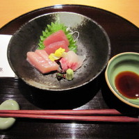 錦輝茶寮 - お造りは旬の鮮魚の三種盛り！真鯛の刺身が良かったですね！新鮮な刺身で悪くないです 