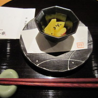 錦輝茶寮 - 口取りは丸十のレモン煮です！ほっこりした丸十の自然の甘みが良いです 