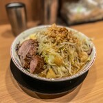 ラーメン豚山 - 料理写真:ミニ950円、ニンニク少し野菜450グラムアブラカラメ