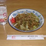 ぶう・ふう・うう - 富士宮やきそば、専用の鉄板で焼きます