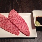 Sumibiyakiniku Ushidoshi - 【ハーフ塩プレミアムカルビ】(590円)