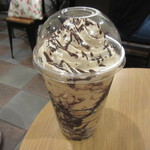 スターバックス・コーヒー - チョコレートクランチフラペチーノ（Venti）　６７０円