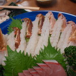 料亭　新保 - 甘くてプリプリのカニ刺・ブリもおいしいです。