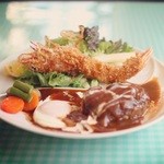 洋食堂マキシムカフェ - 大エビつきハンバーグ。出来立てハンバーグの肉汁が溢れてきます（≧∇≦）