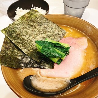家系ラーメン 革新家 TOKYO_0