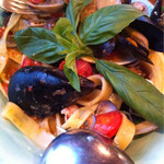 トラットリア・築地パラディーゾ - トマト系パスタ！魚介たっぷり