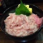 脳天の剥き身丼