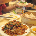 香港老飯店 - 上海粗炒　小龍包　
            