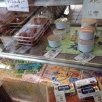 エスプリ・ド・ビゴ - 内観です パテなども売ってます