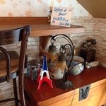 エスプリ・ド・ビゴ - イートインスペースはフランスの雑貨などがディスプレイされてます