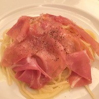 クチーナ ヒラタ - 生ハムと黒コショウのスパゲッティ