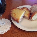 エスプリ・ド・ビゴ - ルヴァンムッシュ290円税別、シャンピニオン70円税別をワインのおつまみにしました