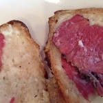 エスプリ・ド・ビゴ - ルヴァンムッシュの中にはパストラミビーフが！