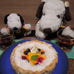 焼きたてチーズタルト専門店PABLO - 続いて、今月6月限定マンゴーとココナッツのチーズタルト。
      南国をイメージして作られたんだって。
      初夏にぴったりのタルトだね～♪