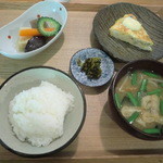 AIDA - ごはん、小鉢と味噌汁