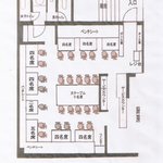 イタリアンカジュアルダイニング何駄感駄 - 周囲はベンチシートに囲まれています