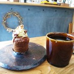 メルシーベイク - キャロットケーキ、コーヒー