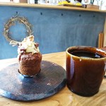 MERCI BAKE - キャロットケーキ、コーヒー