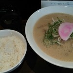 極上とんこつ・つけ麺 ガチトンラーメン - ランチパスポート  醤油豚骨ラーメン＋ご飯(小)