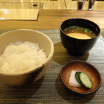 Teppan Dainingu Oribe - 味噌汁・漬物・ご飯付きで１０００円です