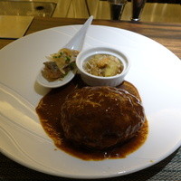 鉄板ダイニング織部 - 飛騨牛のハンバーグです