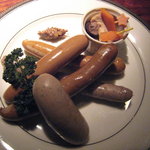 バー・バーンズ - ソーセージ５種盛り、犬山産♪