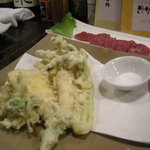 かんだ光壽 - 馬刺しと山菜天麩羅