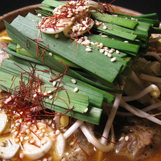 Kuroge Wagyu beef offal Motsu-nabe (Offal hotpot) that is popular all season! Flexible courses also available