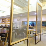 Balwoo Gongyang Kong - 店内ひろびろ♪