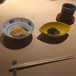 銀座うち山 - 一品ずつが美しく提供されます。